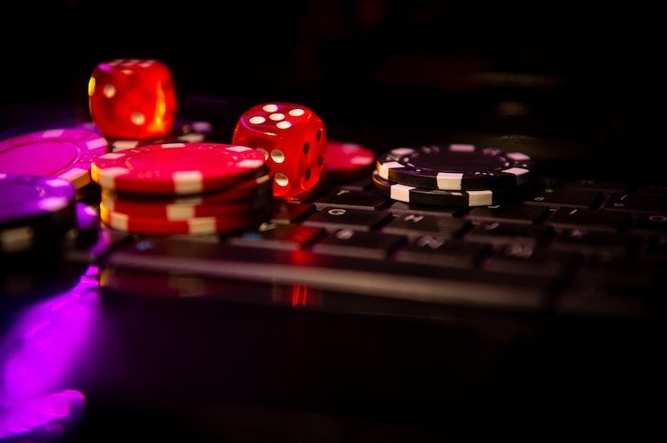 Live Qiu Qiu table with dealer and tiles