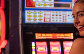 Sic Bo betting interface showing dice outcome